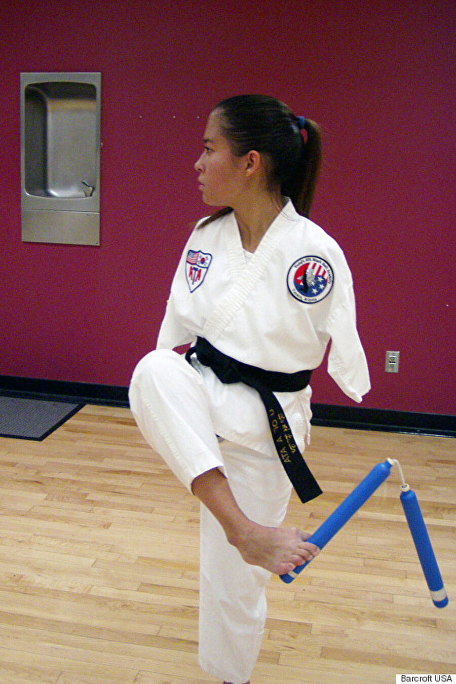 
                                    Küçük Jessica 10 yaşına geldiğinde taekwondo yapmaya başladı. Jessica kısa sürede siyah kuşak sahibi oldu.
                                
