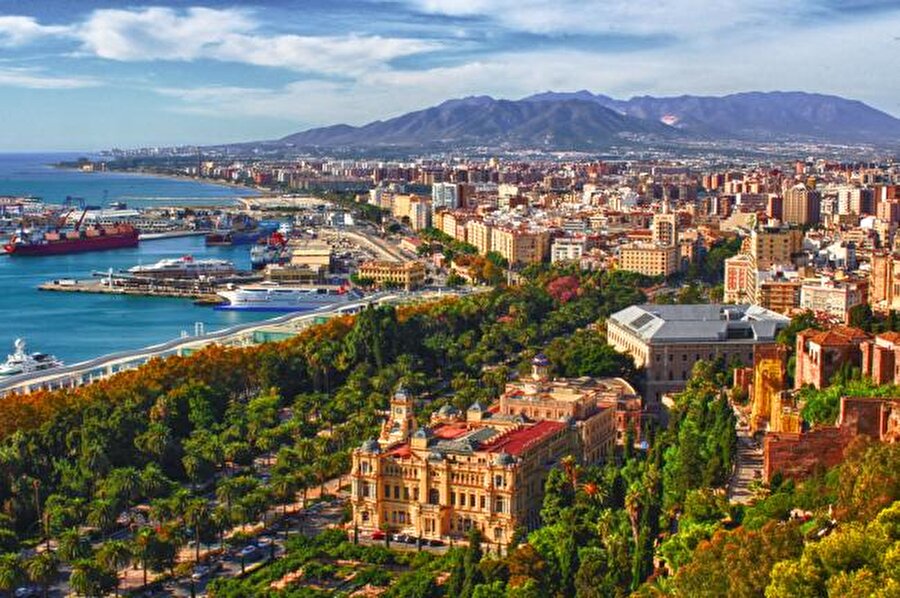 İspanya - 500 bin euro ve üzerinde gayrimenkul alanlara oturma izniyle birlikte, AB içinde serbest seyahat ve çalışma imkanı sunuyor.

                                    
                                    
                                    
                                    
                                    
                                
                                
                                
                                
                                