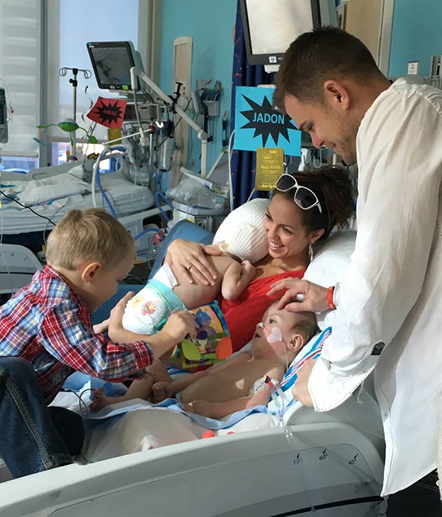 Anne ve baba çocuklarının geleceği için uzun bir süre karar vermeye çalıştı. Jason ve Anias 13 Ekim 2016’da New York’ta bulunan Montefiore Hastanesi’nde ameliyata alındı.
