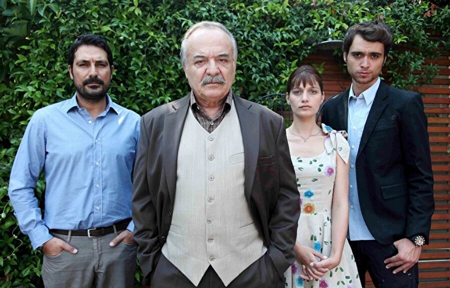 Bir Çocuk Sevdim, 2011.
Belki de bu listede olması en çok sorgulanacak dizi, Bir Çocuk Sevdim. İyi başlayan ve seyircisini zamanla artıran dizi Kanal D'den Star'a transfer olmuş, tam da tempoyu tutturmuşken sezon finali yapacağı duyuruldu. Fakat ne olduysa, dizi yeni sezonda başlamadı. 39. bölümde, dizi ekrana esasen sezon finaliyle veda etmiş oldu.