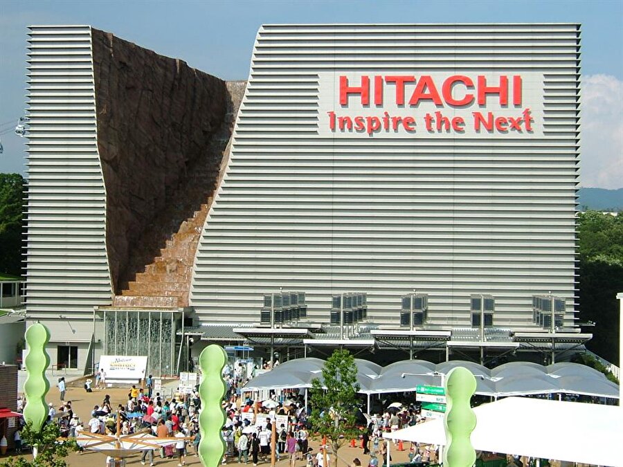 Merkezi Tokyo, Japonya'da bulunan küresel çapta iş ağına sahip bir elektronik şirketi olan Hitachi.
