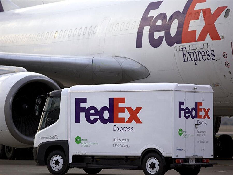 Kurye ve gönderi hizmetleri kurumu FedEx. 
