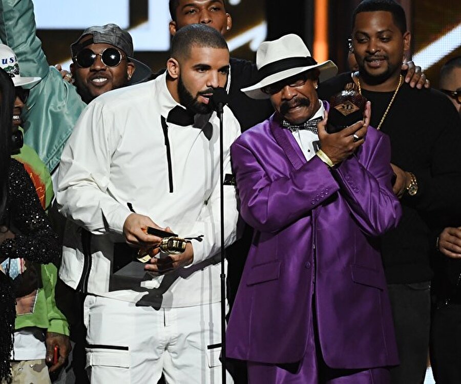 Top Billboard 200 Listesi Şarkıcısı, Drake