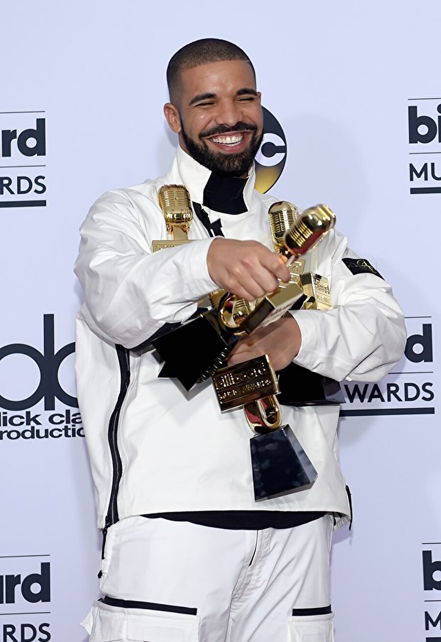 En İyi Satış Yapan Şarkı, Drake
