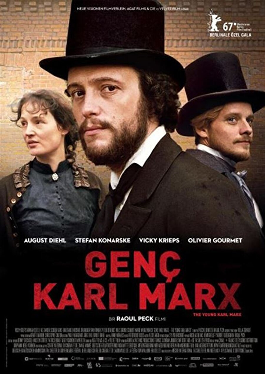 Genç Karl Max
Konusu: Prömiyeri Berlin Film Festivali'nde gerçekleştirilen "Genç Karl Marx" filmi, Paris'te sürgündeyken bir fabrikatörün oğlu olan Friedrich Engels ile tanışıp, bu sayede üzerinde çalıştığı düşünce sistemini geliştiren Karl Marx'ın hikayesini ele alıyor. Raoul Peck'in yönetmenliğini üstlendiği ve senaryosu Pascal Bonitzer'e ait olan biyografi dram karışımı filmde, Karl Marx'ı August Diehl canlandırıyor.