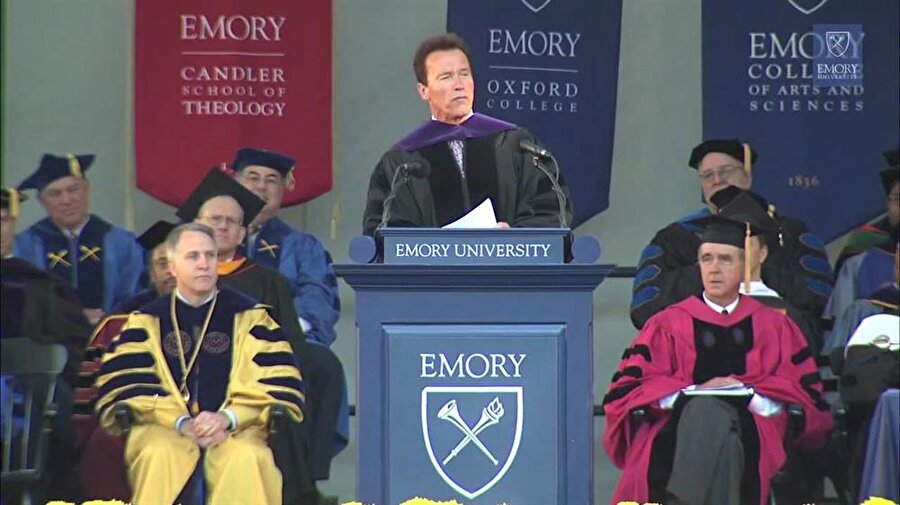 Arnold Schwarzeneger, Emory Üniversitesi, 2010
"Varlığınız her dönemeçte karamsar ve negatif kişiler çıkacak karşınıza. Onlara sakın kulak asmayın. Ulaşmayı tutkuyla istediğiniz hedefinizi hayal edin. Kendinize güvenin. Deli gibi çalışın ve istediğinizi alın. Klişeleri yıkın ve başarısızlıktan asla korkmayın."