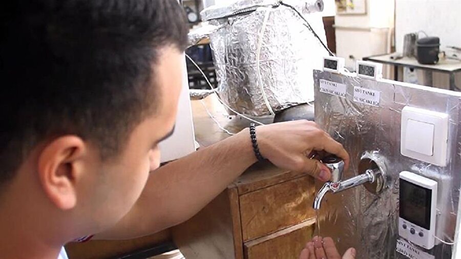 Lise öğrencilerinden sıra dışı icat: Soğuturken ısıtan buzdolabı​