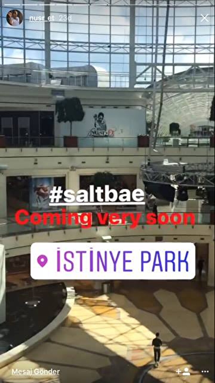 "Çok yakında"
Dünyaca ünlü et ustası, "Çok yakında" notu ile ünlü AVM'lerde paylaşım yaptı.