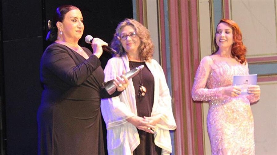 ​Uçan Süpürge Onur Ödülü Perran Kutman'ın