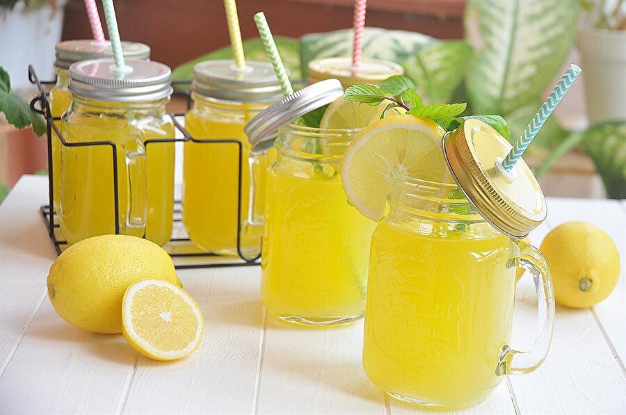 Limonata

                                    
                                    
                                    Toplam şeker:  59 gramÖnerilen günlük alımının yüzdesi: % 118
                                
                                
                                
