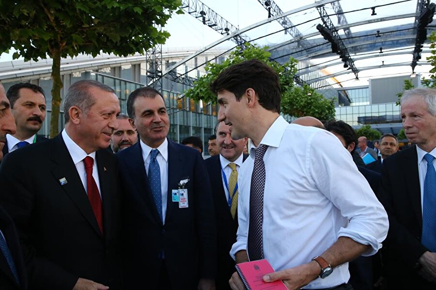 
                                    
                                    Cumhurbaşkanı Erdoğan ve Kanada Başbakanı Justin Trudeau ile sohbeti objektiflere böyle yansıdı.
                                
                                