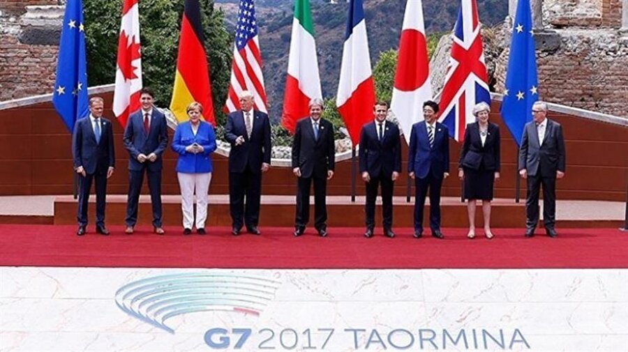 
                                    
                                    Almanya, ABD, İngiltere, Japonya, Fransa, Kanada ve AB liderlerinin, İtalya’nın ev sahipliğinde buluştuğu 43. G7 Liderler Zirvesi, terörle mücadele hususunda tam mutabakat ile sona ererken, iklim değişikliği üzerindeki anlaşmazlıkların giderilemediği bir zirve olarak tamamlandı. 
  
G7 Zirvesi'nin açıklanan sonuç bildirgesinde, küresel sınamalara ve yurttaşların endişelerine iş birliği ruhu çerçevesinde çözüm bulmaya çalışılacağı, ortak değerler olan demokrasi, barış, güvenlik, hukukun üstünlüğü ve insan haklarına saygı etrafında birleşildiği belirtildi. Bildirgede, G7 liderlerinin, devletlerin egemenlik ve toprak bütünlüğünü, siyasi bağımsızlıklarını koruyan, kollayan ve insan haklarının korunmasını sağlayan kurallara dayalı bir uluslararası düzeni güçlendirme hususunda hemfikir oldukları ifade edildi.
                                
                                