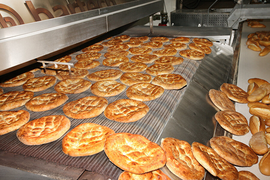 Bir ekmek türü

                                    
                                    Pide; Türk ve Orta Doğu mutfağında yaygın bir ekmek türüdür.
                                
                                