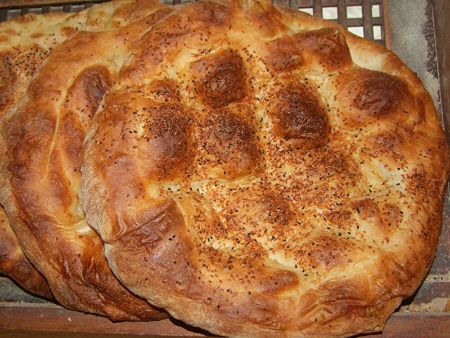 Pita ekmeği en yakını

                                    
                                    Yabancı ülkelerde ise pideye en yakın ekmeğin adı pitadır.
                                
                                