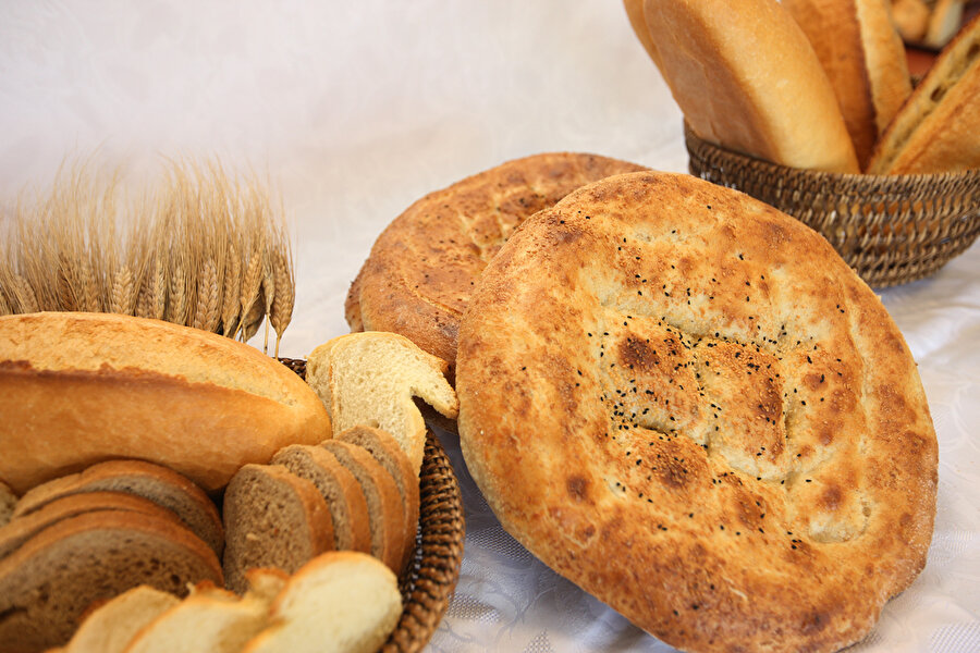 Mısırlılar için çok önemli

                                    
                                    Eski çağlarda Mısır'da ekmekçilik çok önemli bir yer tutardı. Öyle ki, Mısır'da mezarlara ekmek parçası gömülürdü.
                                
                                