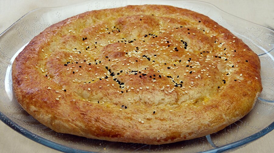 Yerleşik kültür etkisi

                                    
                                    Türkler, Anadolu'ya geldiklerinde ise yerleşik kültürün etkisiyle farklı çeşitte ekmekler üretmeye de başladı.
                                
                                