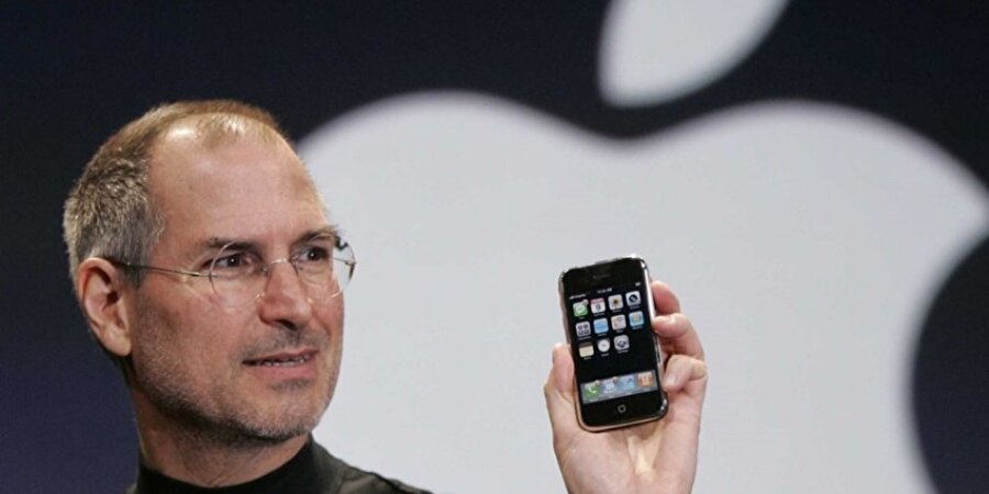 İlk tasarlanan iPhone prototipi, aslında bir elma şeklindeydi.