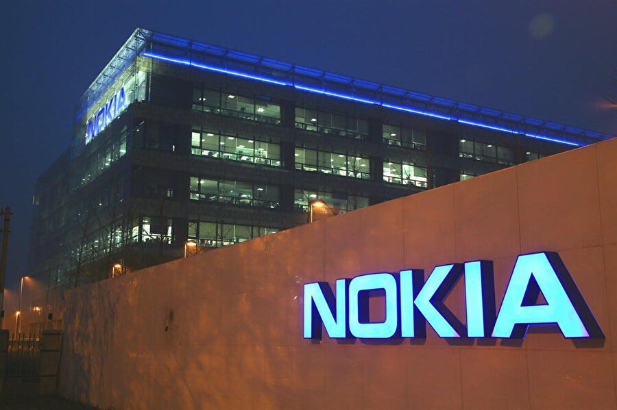 1980’lerde kullanıcı ile buluşan ilk mobil telefonu Nokia üretmiştir.