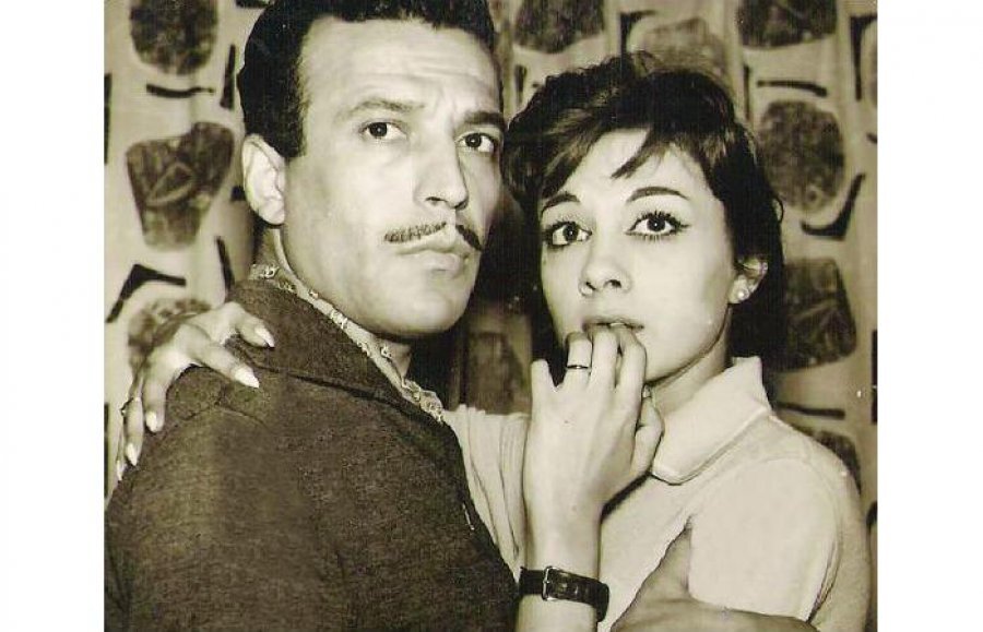 Sadri Alışık ve Çolpan İlhan çifti sinemada dublajsız oynamanın öncülüğünü etmiştir.
