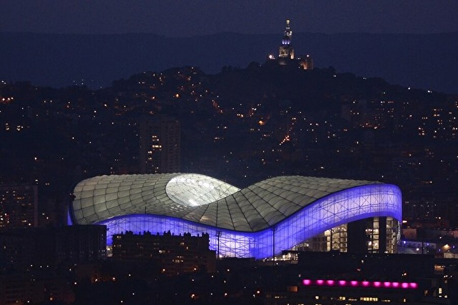 Stade Vélodrome, Marsilya, Fransa

                                    Ekip: Olympique de Marseille Yapım: 1937 (2014'de yenilenmiş) Mimarlar: Henri Ploquin, SCAU Kapasite: 67.400
                                