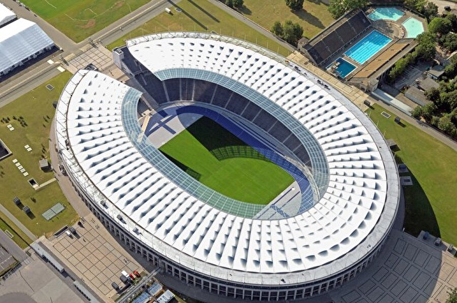 Olympiastadion, Berlin, Almanya

                                    Takım: Hertha Berlin Yapım: 1936 (2006'da yenilenmiş) Mimarlar: Werner March, Albert Speer Kapasite: 74.475
                                