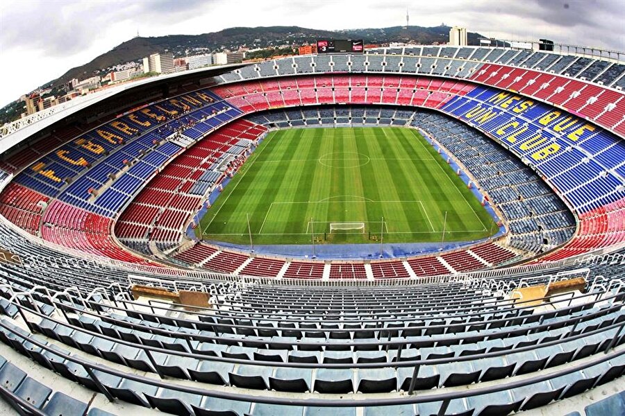 Tabi Barselona'ya gidipde nam-ı değer Camp Nou'ya uğramadan dönülmez. Futbolla alakanız olmasa da 9:30-19:30 saatleri arasında 23 Euro vererek bu stada girip o atmosferi hayal etmenizi öneririz.