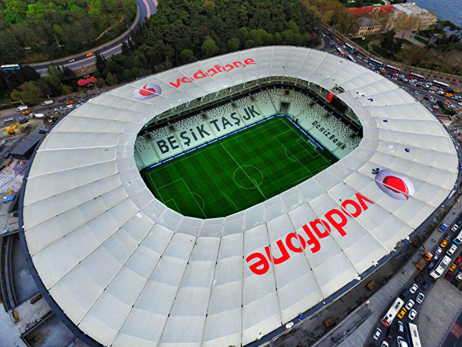 Resmi siteden yapılan açıklama şu şekilde:

                                    
                                    
                                    Türkiye’nin ilk akıllı stadyumu Vodafone Arena’nın ismi ‘Vodafone Park’ olarak değiştirildi.Türkiye’nin ilk akıllı stadyumu olarak Nisan 2016’da hizmete giren Vodafone Arena’nın ismi ‘Vodafone Park’ oldu. Dünyanın en ileri teknolojik altyapılarından birine sahip olan, aynı zamanda çok amaçlı bir şehir kompleksi olarak kullanılan yapı, bundan böyle ‘Vodafone Park’ olarak anılacak.Konuyla ilgili bir açıklama yapan Başkanımız Fikret Orman, şunları söyledi:“Başkan olmadan önce sadece Türkiye’nin değil dünyanın en iyi stadyumlarından birini inşa etme hayalim vardı. Geçen sene açılan yeni yuvamızda daha ilk yılında pek çok başarının sahibi olduk. Ayrıca müzemiz, kafe ve restoranlarımız ve ev sahipliği yaptığımız pek çok etkinlikle Avrupa’daki muadil statlar gibi sadece bir stadyum olarak değil, aynı zamanda bir eğlence merkezi, konser arenası, yaşam alanı ve moda merkezi olarak, şehre ve semte hizmet eden çok amaçlı bir şehir kompleksi haline geldik. Uluslararası bir isimle Vodafone Park olarak bu vizyonu geliştirerek devam ettirecek; İstanbul’un bir cazibe merkezi ve uğrak noktası olmaya devam edeceğiz.”
                                
                                
                                