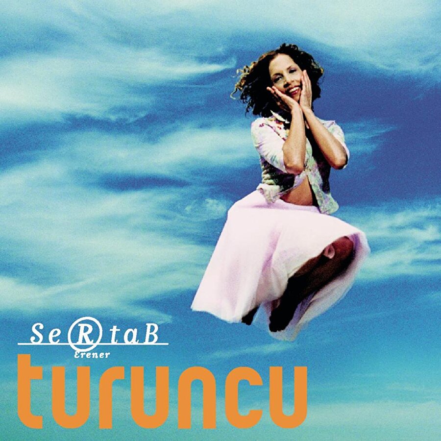Turuncu albümüyle birlikte hit çalışmalarına devam etti. "Yeni Bir Ben" ve "Kumsalda" şarkıları da bu dönemde geldi. TRT'nin onu Eurovision'a uygun bulup teklif götürmesinde de bu hitlerin büyük etkisi oldu.

                                    
                                