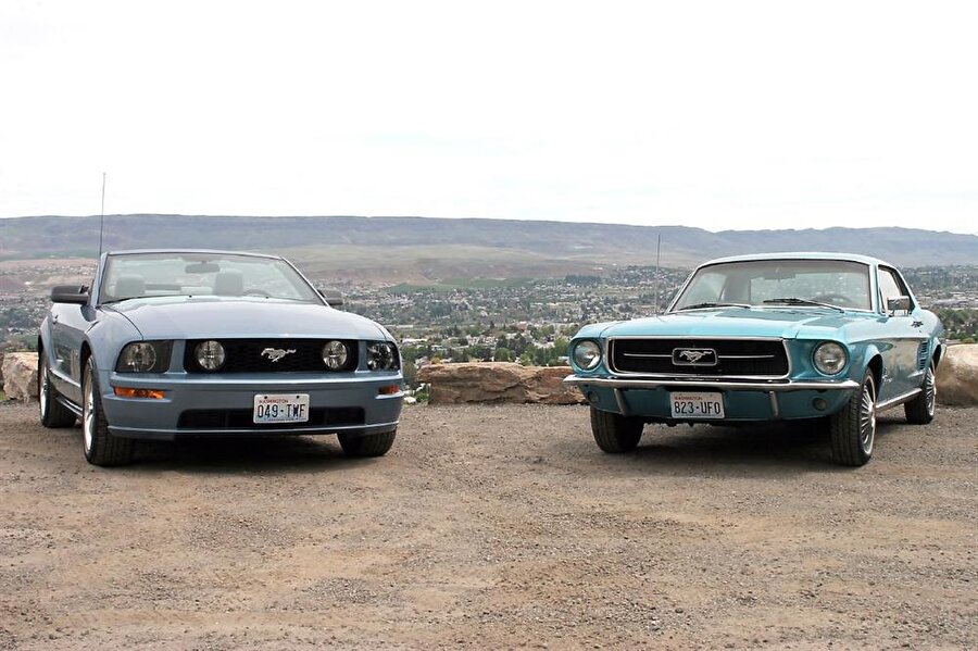 Ford Mustang
Ford Mustang ilk kez 17 Nisan 1964 yılındaki New York Fuarında görücüye çıktı.