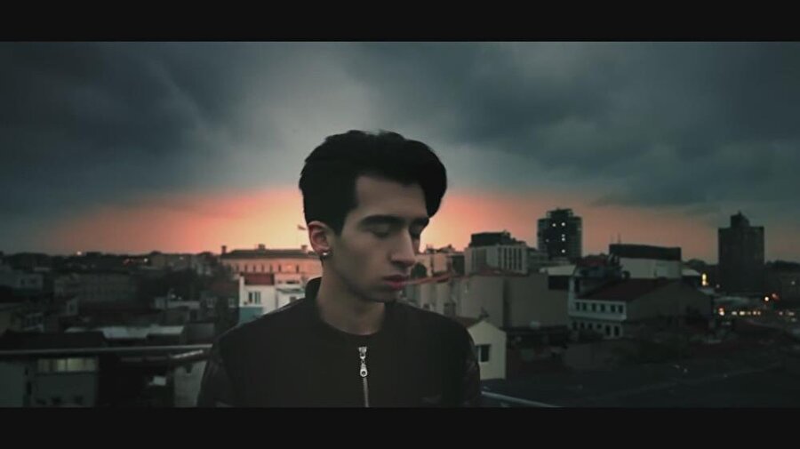 Gece Gölgenin Rahatına Bak