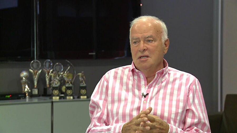 Şansal Büyüka'ya çağrı
“Ne oldu Şansal abi? Ne oldu söyle? Her hafta röportaj yaptığın adama saldırdı”