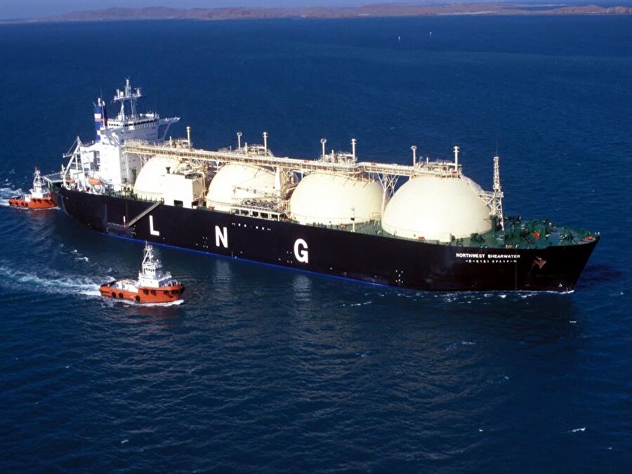 Ülke ekonomisinin yaklaşık 60’ı doğalgaz ve petrole dayanıyor. Katar, dünyanın en büyük 3. kanıtlanmış gaz rezervlerine sahip olmasıyla birlikte dünyanın en büyük sıvılaştırılmış doğalgaz (LNG) ihracatçısı.

                                    
                                    
                                    
                                    
                                    
                                    
                                    
                                    
                                    
                                
                                
                                
                                
                                
                                
                                
                                
                                