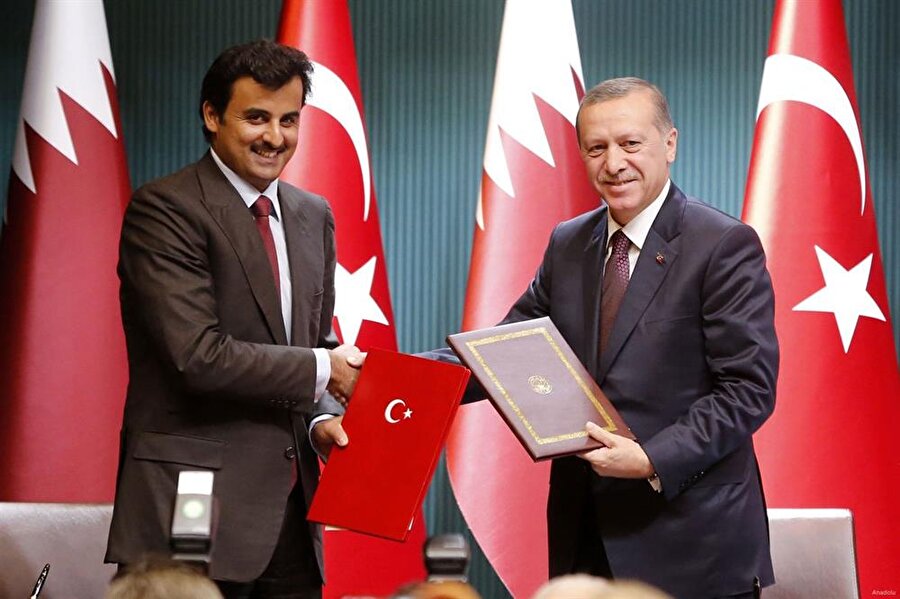 Rusya ile yaşanan uçak krizinden 10 gün sonra Türkiye ile sıvılaştırılmış doğalgaz anlaşması yapan Katar, 15 Temmuz Darbe Girişimi’nin ardından da Türkiye’ye büyük destek verdi.

                                    
                                    
                                    
                                    
                                    
                                    
                                    
                                    
                                    
                                
                                
                                
                                
                                
                                
                                
                                
                                