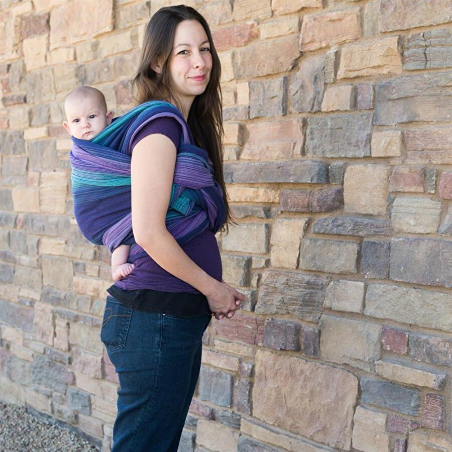 
                                    Bebek giyinme konusunda kullanılan aksesuara sling ismi veriliyor. Slingler özel olarak tasarlanan dokuma kumaşlardır. 
                                