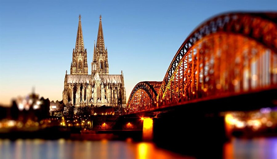 Köln

                                    
                                