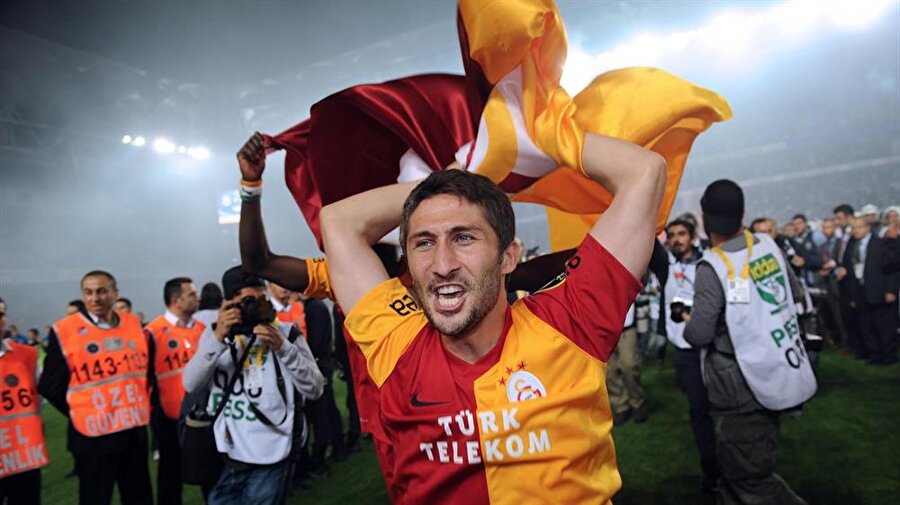 Sabri Sarıoğlu Galatasaray Futbolu Bırakıyor