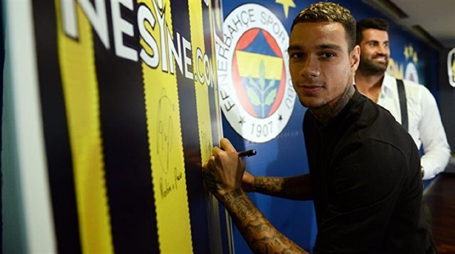 ​Yıldız futbolcu Van der Wiel'den Aziz Yıldırım ve Fenerbahçe'ye ağır küfürler