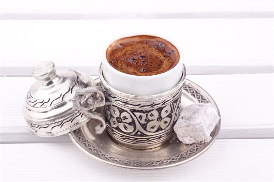 Damla sakızı son yıllarda kahvelerde aroma olarak kullanılmaya başladı. Damla sakızı aroması Türk kahvesinin yanı sıra çeşitli granül kahvelerde de mevcut. 