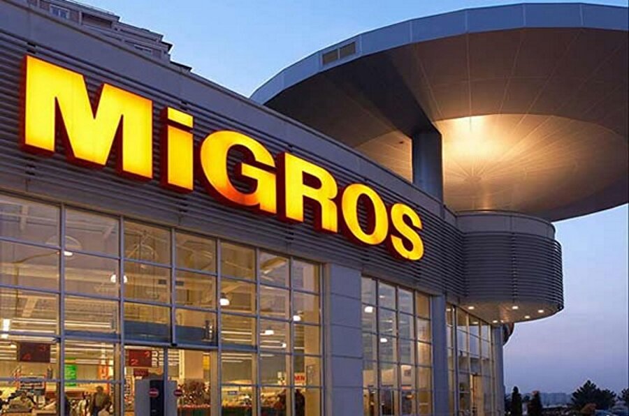 
                                    Perakende sektörünün önemli şirketlerinden Migros, Mayıs ay içinde 10 adet Migros, 8 adet Migros Jet, bir adet 5M Migros ve bir adet Macrocenter formatında olmak üzere toplam 20 satış mağazası açılışı yaptığını bildirdi.Böylece şirket 2016 yıl sonunda 1605 olan mağaza sayısını 1829'a çıkarmış oldu.
                                