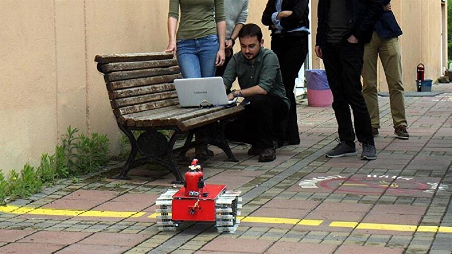 ​Üniversite öğrencilerinden yangınla mücadele robotu: Hayat kurtaracak