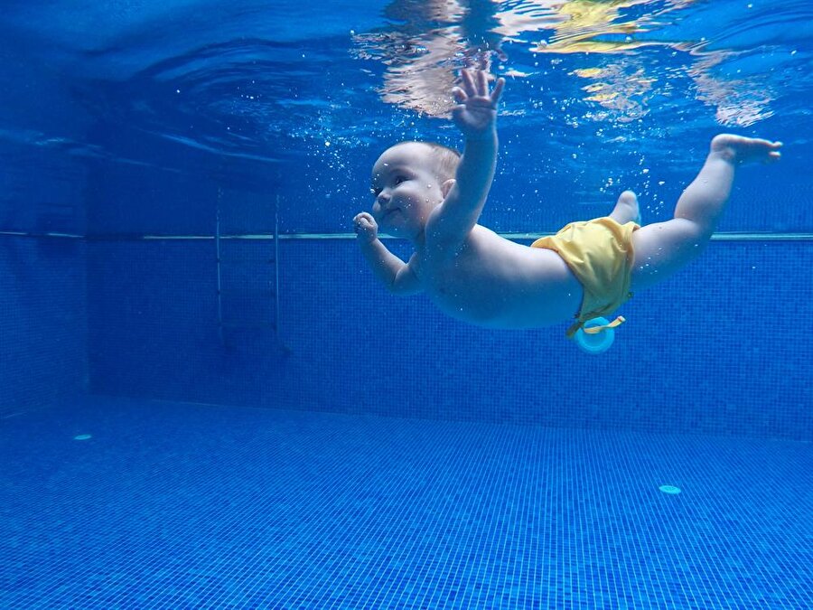 Bebekler yüzme eğitimi sayesinde özgüven kazanırlar.