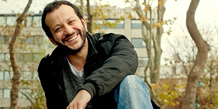 Rıza Kocaoğlu: Ooo! Yine mi bir esas oğlanın arkasında kalmışlık, bir yancılık rolü. Kabul ediyorum!

                                    
                                