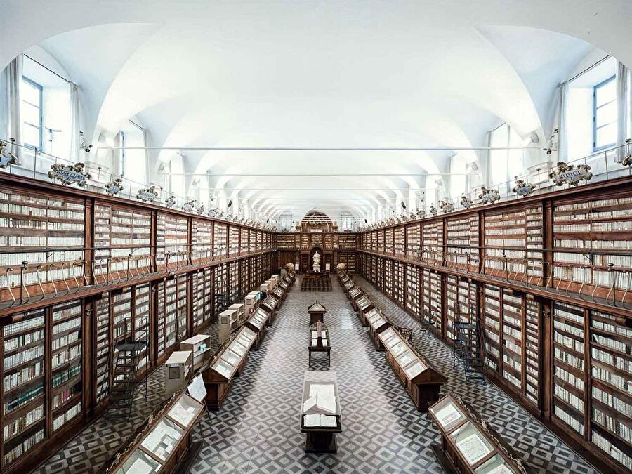 Biblioteca Casanatense, Roma, 1701

                                    
                                