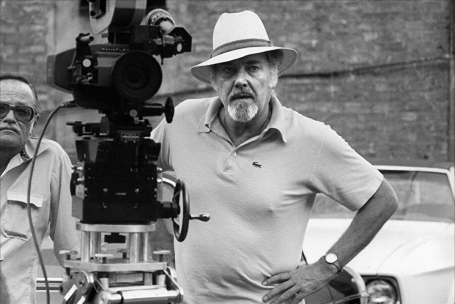 Robert Altman

                                    
                                    En iyi yönetmen adaylıkları: MASH (1970), Nashville (1975), The Player (1992), Short Cuts (1993), Gosford Park (2001)
                                
                                