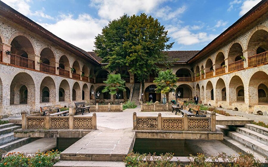 Şeki ve Han'ın Sarayı, Azerbaycan

                                    
                                