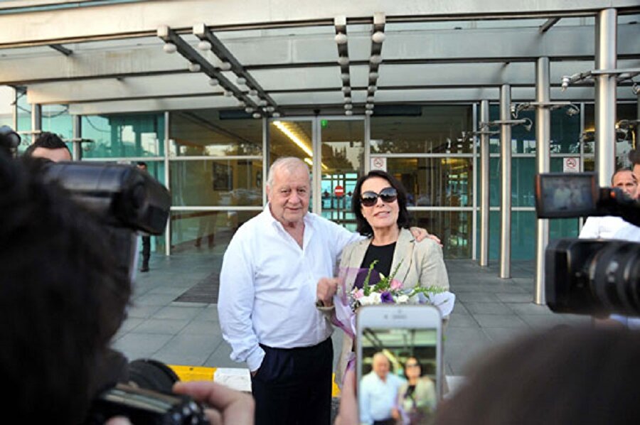 Hülya Koçyiğit yurda döndü