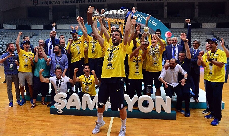 Şampiyon Fenerbahçe.