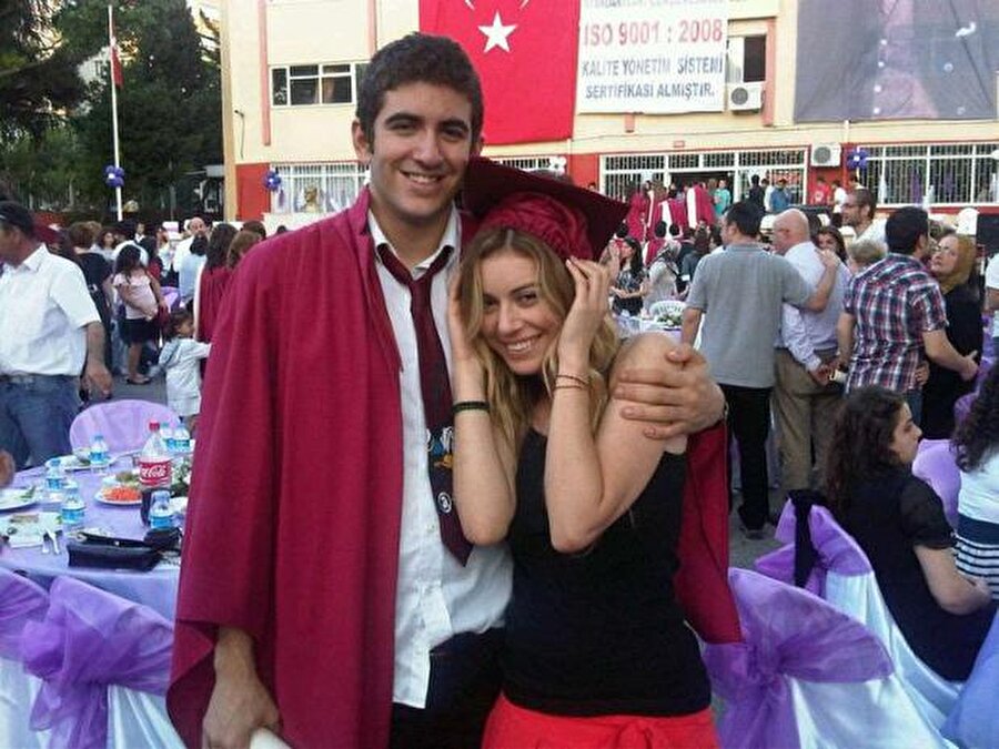 Lise mezuniyetinden bir kare...
