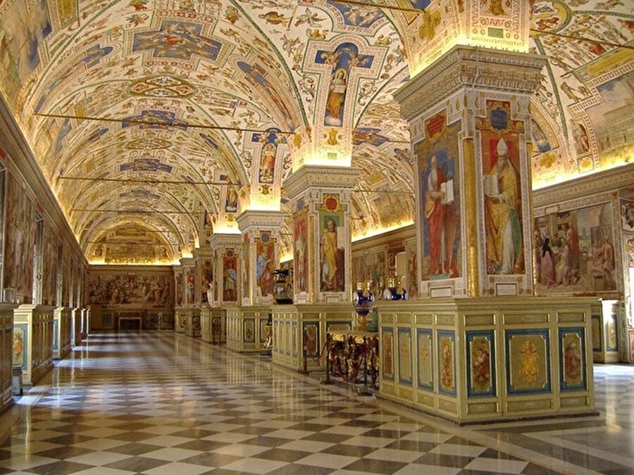 Vatikan Müzeleri, Vatikan

                                     6 milyon ziyaretçi
                                