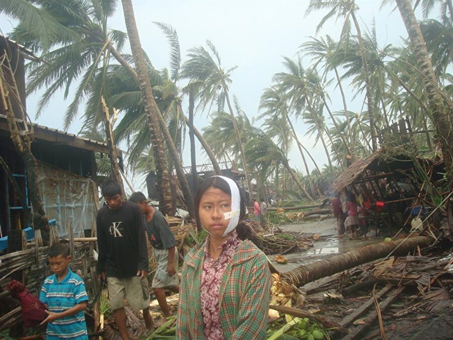 Nargis Kasırgası (2008)
2008 yılında Kuzey Hint Denizi kıyılarını vuran ilk kasırga olan Nargis, Myanmar'ı 2 gün boyunca etkisi altına aldı. Resmi kayıtlara göre kasırgada 84.500 insan hayatını kaybetti, 55.000'e yakın insan da kayboldu.